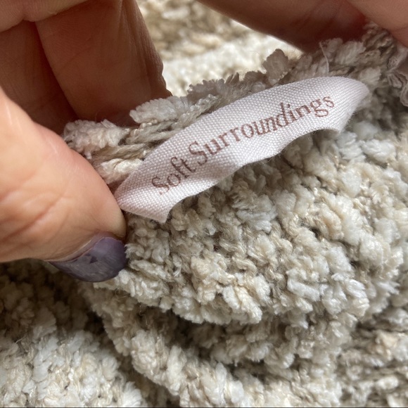 Soft Surroundings Soft Cream Cape Shawl Chenille 80 cm - Picture 10 of 12